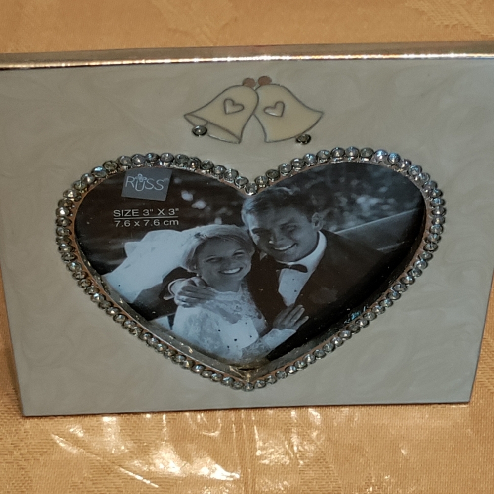 Heart shaped photo frame fits 3" x 3"